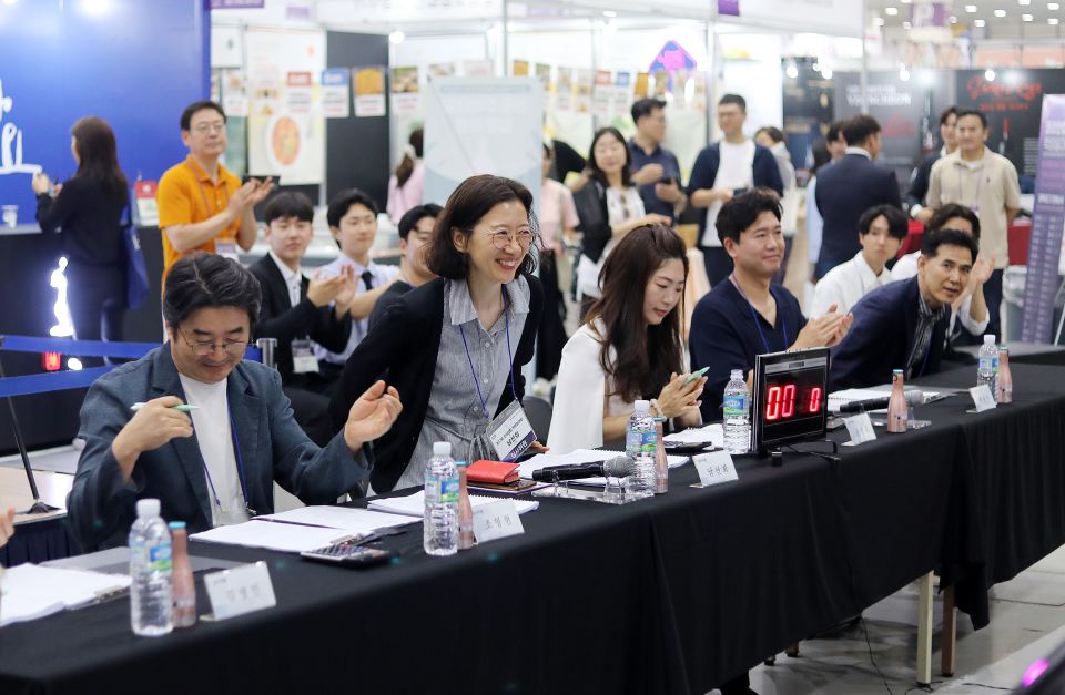 심사위원 소개_1.JPG