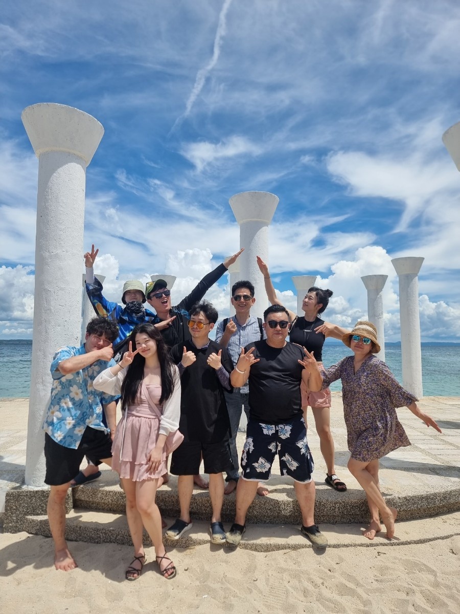 대회마치고 해변에서 단체_01.jpg